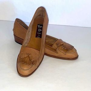Vintage Vaneli all leather tassel loafers size 8N.